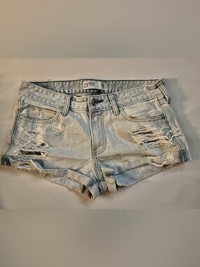 abercrombie & Fitch Light Wash Distressed Women’s Denim Shorts size 6